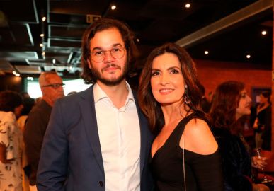 Túlio Gadêlha exibe registro com Fátima Bernardes e William Bonner: <i>Quando todo mundo se encontra na caminhada</i>