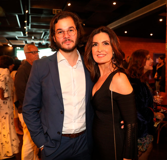 Túlio Gadêlha exibe registro com Fátima Bernardes e William Bonner: <i>Quando todo mundo se encontra na caminhada</i>