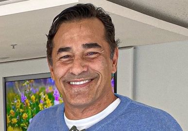 Luciano Szafir posta foto na fisioterapia após recente cirurgia: <i>Minha esperança de voltar a ter uma vida sem dor foi renovada</i>