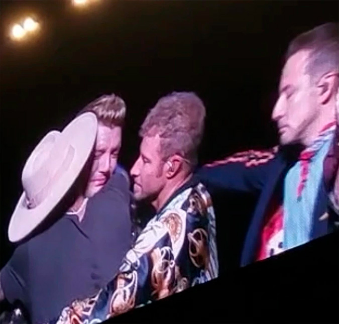 Abalados com a morte de Aaron Carter, integrantes de Backstreet Boys fazem homenagem ao irmão de Nick Carter durante <I>show</i>