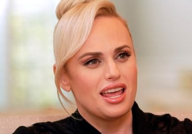 Rebel Wilson anuncia nascimento da primeira filha por barriga de aluguel: <I>Ela é um lindo milagre</i>