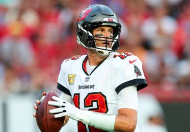 Tom Brady comemora ótimo desempenho em jogo: <i>É bom ter uma vitória</i>