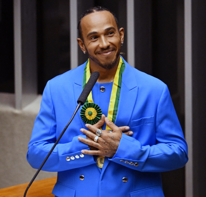 Lewis Hamilton recebe título de Cidadão Honorário Brasileiro e faz agradecimento em Português