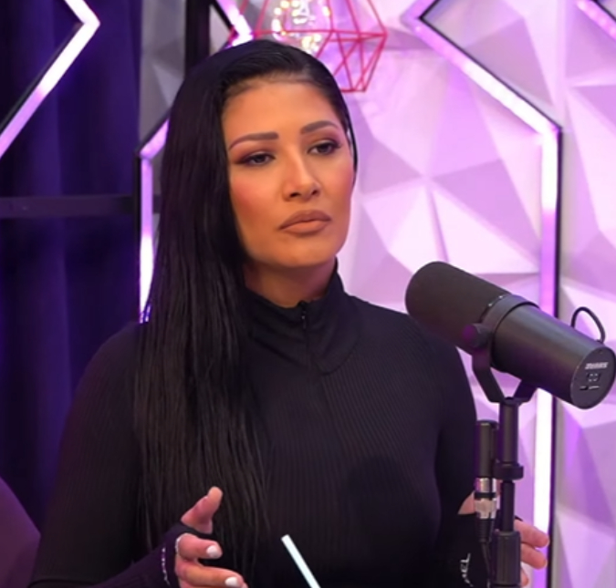 Simaria agita <I>web</I> ao levar marmita para <I>podcast: A barriga não aceita mais comida de pobre</I>