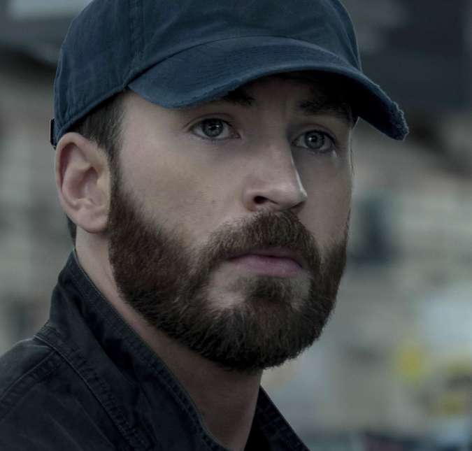 Chris Evans estaria namorando há um ano com atriz luso-brasileira, diz fonte