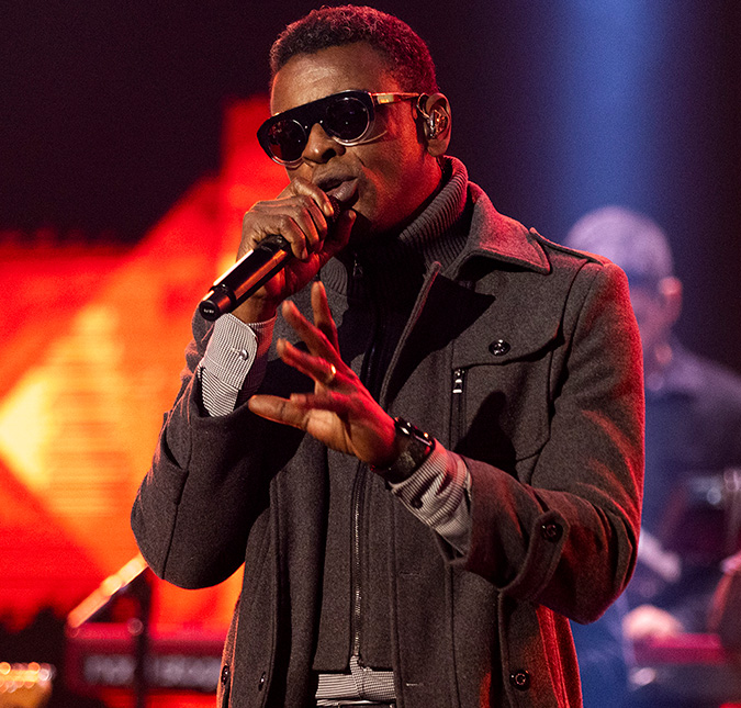 Seu Jorge se pronuncia após comentário de que teria sido <I>vela</i> de Iza e Lewis Hamilton
