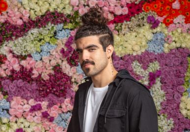 Caio Castro comemora ser o escolhido pelo pai de Cristiano Araújo para interpretar o cantor em cinebiografia