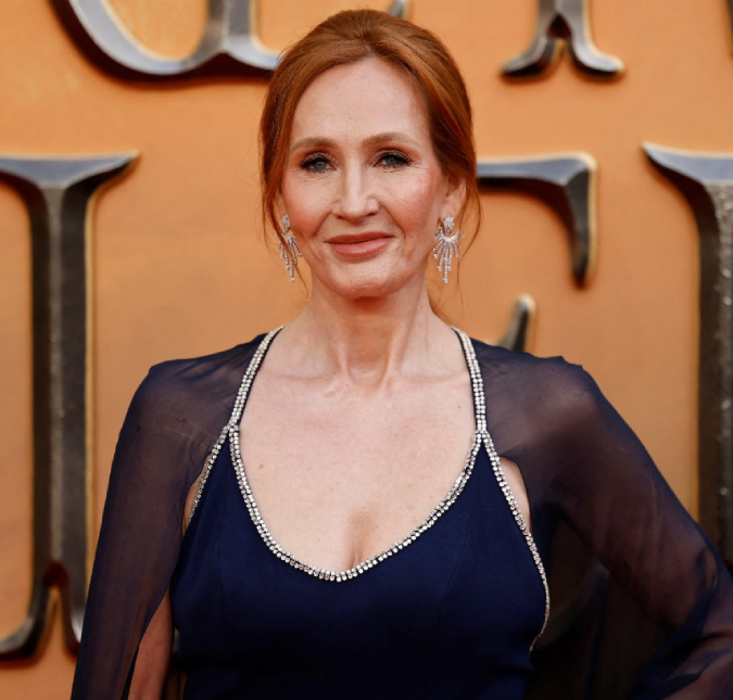 J. K. Rowling diz que escrever saga <i>Harry Potter</i> a ajudou a lidar com problemas de saúde mental