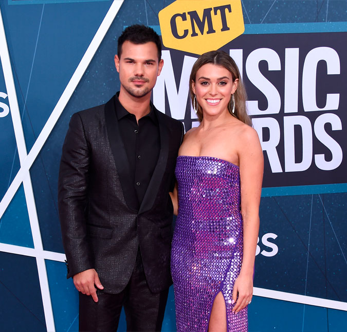 Taylor Lautner e Taylor Dome se casam após quatro anos de namoro