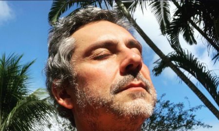 Veja um colírio com as fotos de Alexandre Nero, o Stênio em <i>Travessia</i>!