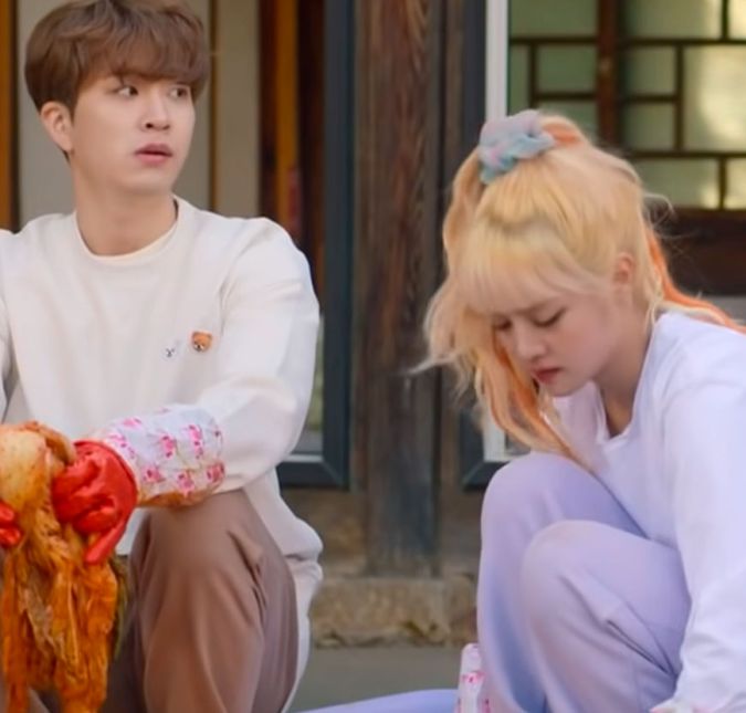 Para finalizar com chave de ouro, temos uma produção de comédia que marcou a estreia de Minnie do (G)I-dle como atriz. Na sitcom da Netflix intitulada Me Tira Daqui, a cantora de origem tailandesa formou um par romântico com Choi Young-Jae, membro da boyband GOT7. Um dos episódios ainda conta com a participação especial de Choi Yu-Jin, ex-integrante do CLC que atualmente faz parte do Kep1er. E aí, já vai adicionar essas séries na sua lista para poder ver os seus ídolos de K-Pop preferidos atuando? Para finalizar com chave de ouro, temos uma produção de comédia que marcou a estreia de Minnie do (G)I-dle como atriz. Na sitcom da Netflix intitulada Me Tira Daqui, a cantora de origem tailandesa formou um par romântico com Choi Young-Jae, membro da boyband GOT7. Um dos episódios ainda conta com a participação especial de Choi Yu-Jin, ex-integrante do CLC que atualmente faz parte do Kep1er. E aí, já vai adicionar essas séries na sua lista para poder ver os seus ídolos de K-Pop preferidos atuando?