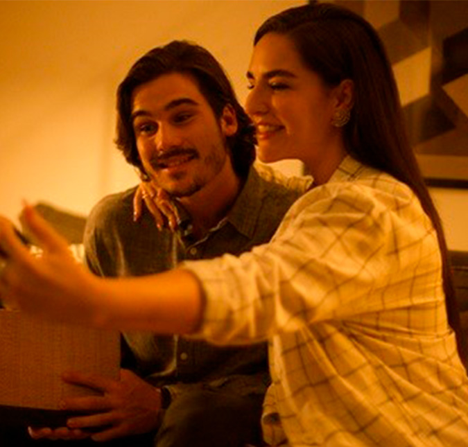 Filme estrelado por Nicolas Prattes, Romulo Arantes Neto, Kéfera Buchmann e Duda Santos ganha <i>trailer</i> e data de estreia
