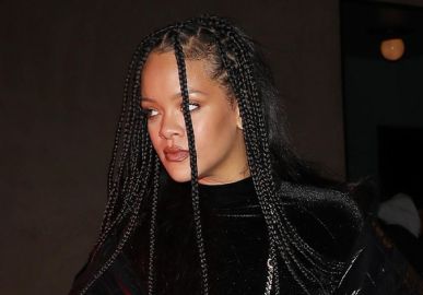 De lingerie preta, Rihanna ostenta corpão em vídeo nas redes sociais: <i>Deusa</i>