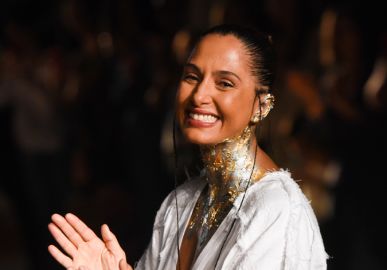 Camila Pitanga desfila pela grife <i>Angela Brito</i> no quarto dia da <i>SPFW</i>