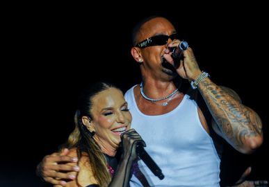 Com <i>show</i> de Ivete Sangalo e Leo Santana, famosos marcam presença na festa de abertura do Carnaval de Salvador