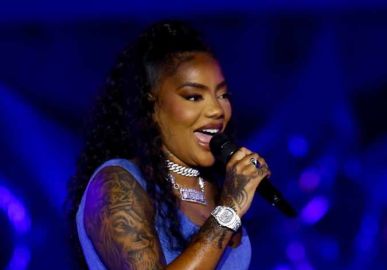 Ludmilla faz compras de luxo em Las Vegas para comemorar prêmio no <i>Grammy Latino</i>