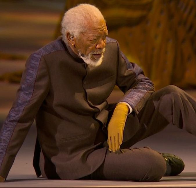 Morgan Freeman faz discurso de inclusão na abertura da Copa do Mundo - Aquilo que nos une é maior do que aquilo que nos divide A abertura também contou com um show do astro do K Pop