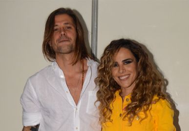 O amor está no ar! Wanessa e Dado Dolabella posam juntinhos em festival