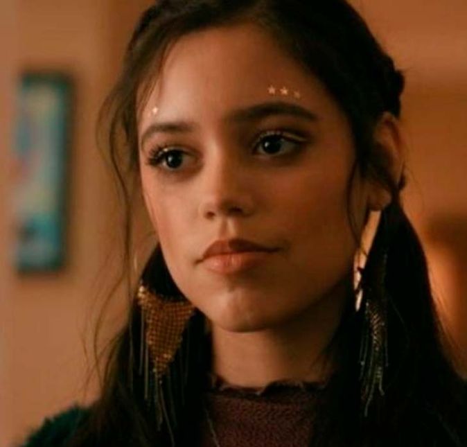 Contudo, sua carreira ganhou notoriedade mesmo em 2016, quando a atriz entrou para o Disney Channel e protagonizou a série Stuck in the Middle.