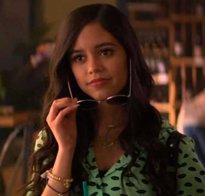 E você sabia que Jenna fez parte da Marvel Studios? A atriz interpretou a filha do vice-presidente dos Estados Unidos em Homem de Ferro 3, lançado em 2013.
