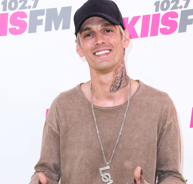 Aaron Carter recebe homenagem em festa de aniversário do filho