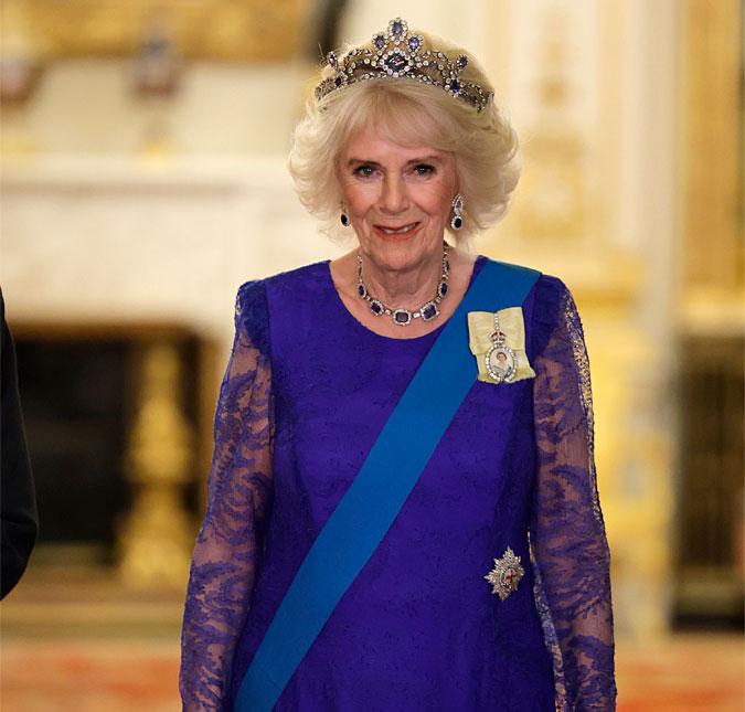 Rainha Consorte Camilla Parker Bowles usa tiara e joias de Elizabeth II pela primeira vez
