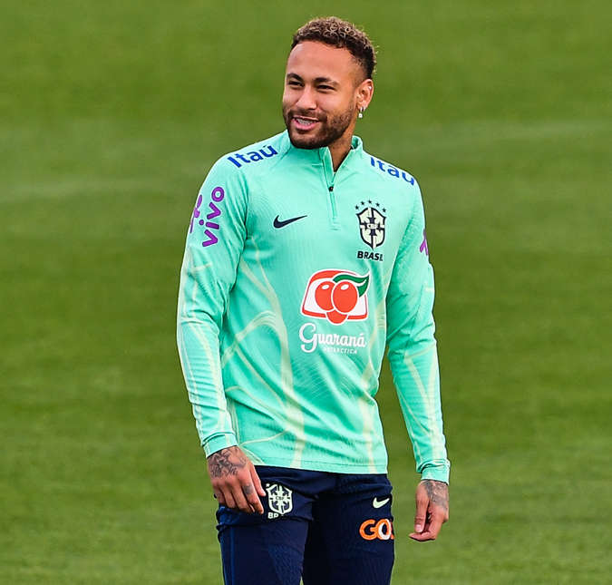 Após ser chamado de arrogante por jornal, Neymar dispara: <i>Objetivo como prioridade não é menosprezo</i>