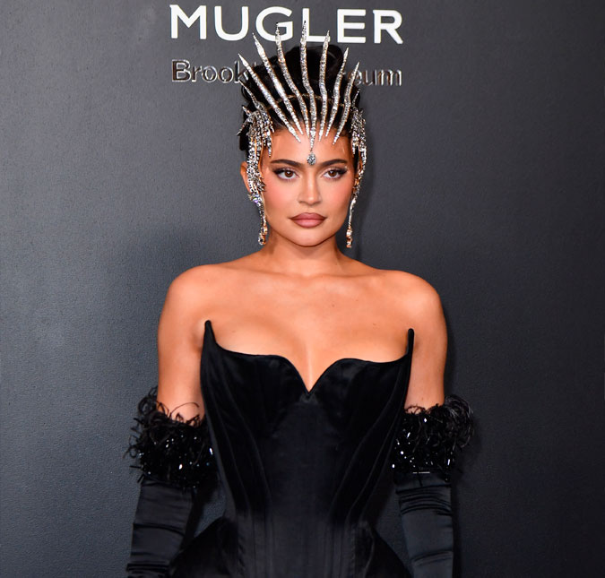 Kylie Jenner anuncia o nome do filho de nove meses de vida; saiba mais