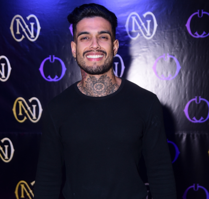 Matheus Sampaio rebate críticas por tatuar o rosto de Brenda Paixão após término: <I>Parem de falar m***a</I>