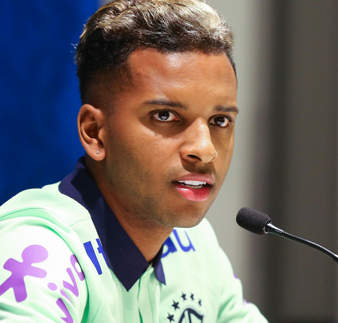 Namorada de Rodrygo Goes anuncia término com o jogador um dia antes da estreia da <i>Seleção Brasileira</i> na <i>Copa do Mundo do Qatar</i>
