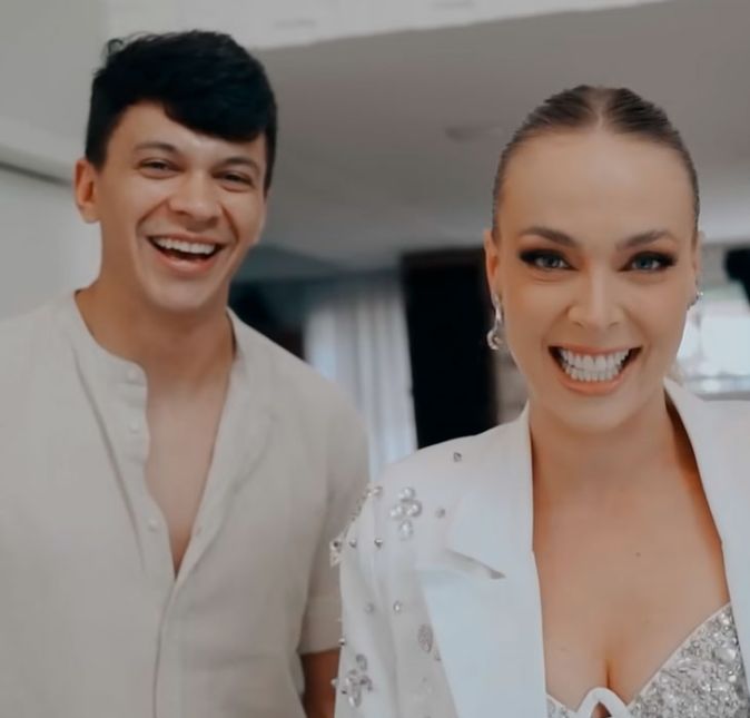 Tatá Estaniecki e Júlio Cocielo realizaram um chá revelação para anunciar o sexo de seu segundo filho. O casal descobriu que está esperando um garotinho, que será o irmão mais novo de Beatriz. Tatá Estaniecki e Júlio Cocielo realizaram um chá revelação para anunciar o sexo de seu segundo filho. O casal descobriu que está esperando um garotinho, que será o irmão mais novo de Beatriz.