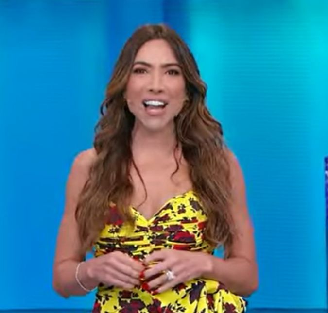 Patricia Abravanel compartilha foto assistindo TV Globo e chama a atenção dos internautas A herdeira do SBT postou um momento em família curtindo o jogo da seleção brasileira