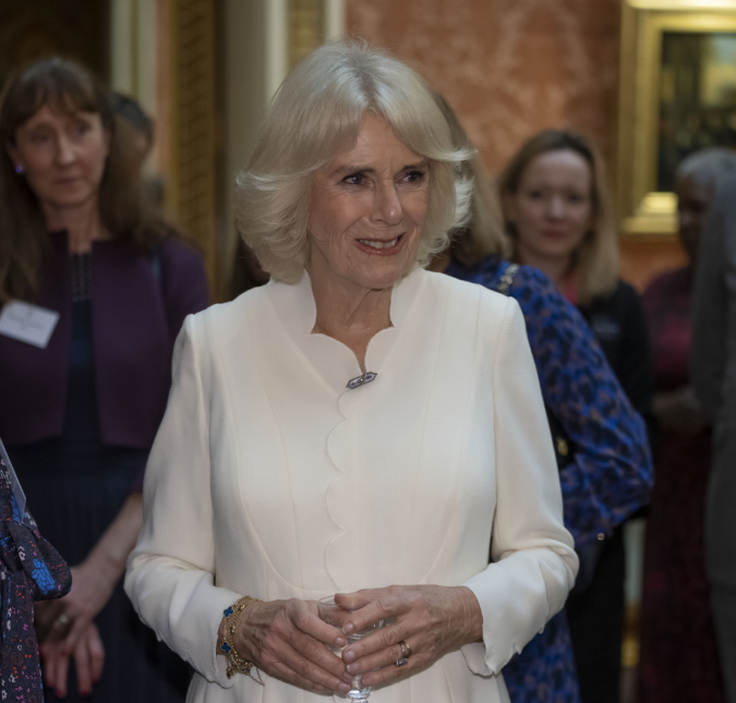 Funcionária do Palácio de Buckingham é demitida após caso de racismo durante evento da rainha