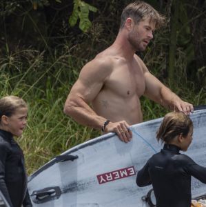 Chris Hemsworth anuncia pausa na carreira para cuidar dos filhos