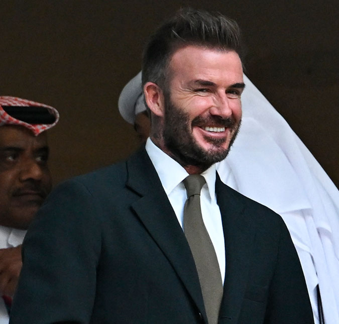 Esposa de David Beckham exibe vídeo do ex-jogador de futebol cantando Mariah Carey; confira