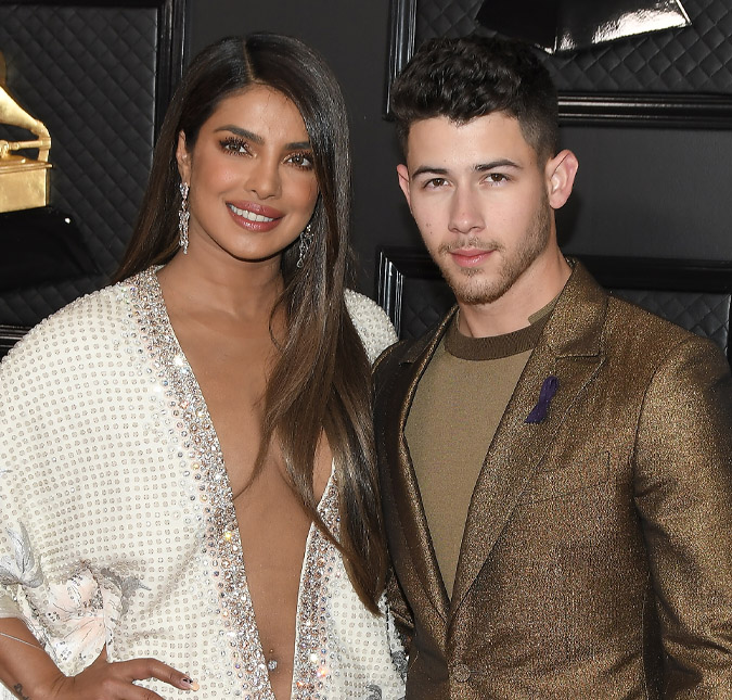 Nick Jonas e Priyanka Chopra comemoram aniversário de casamento
