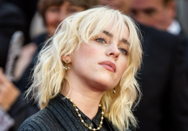 Em clima de Natal, Billie Eilish celebra aniversário de 21 anos de idade com presença de Justin Bieber; veja os cliques!