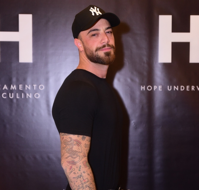 Felipe Titto dá resposta atravessada em seguidor após ter treino de pernas criticado