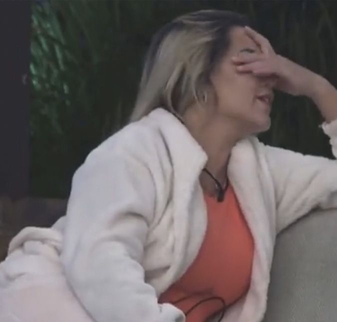 O grupo da doutora está pensativo após o retorno da ex paquita à sede