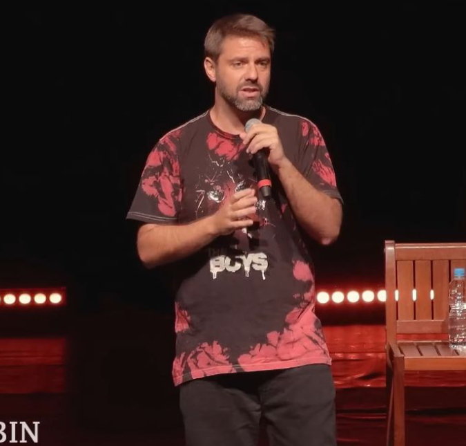 Fabio Rabin surge desesperado em <i>live</i> após ser detido no Qatar: <i>Quase perdi minha vida</i>