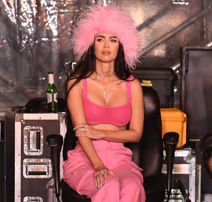 Megan Fox é criticada por usar roupa inspirada em Pamela Anderson