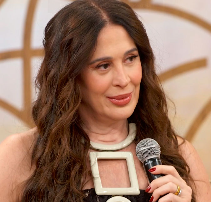 Claudia Raia diz que Jarbas Homem de Mello está derretido com a gravidez: <i>- Ele fica agarrado na minha barriga</i>