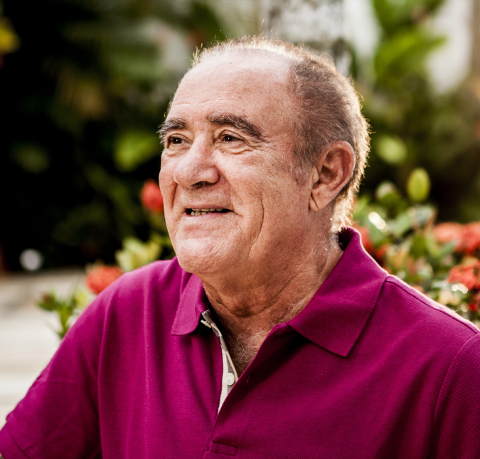 Após internação, Renato Aragão tranquiliza os fãs: <i>Eu estou muito bem</i>