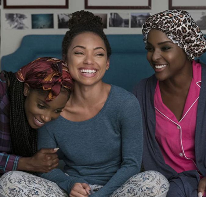 Outra queridinha da Netflix que foi cancelada foi Cara Gente Branca. A série deu o que falar durante a sua estreia e foi um sucesso, chegando até a quarta temporada. Com certeza, a produção merecia mais tempo de tela. Outra queridinha da Netflix que foi cancelada foi Cara Gente Branca. A série deu o que falar durante a sua estreia e foi um sucesso, chegando até a quarta temporada. Com certeza, a produção merecia mais tempo de tela.