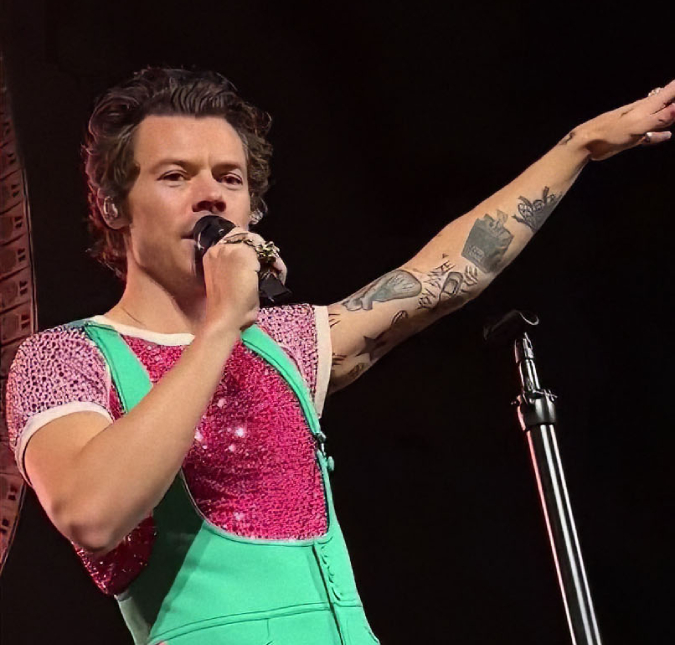 Harry Styles não teve instrumentos roubados e <i>show</i> em Curitiba continua, diz jornal