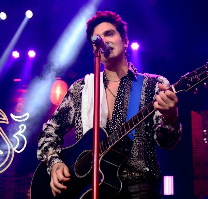 Luan Santana posa com a barba descolorida e fãs soltam críticas: <I>Parece que colocou areia na cara</i>