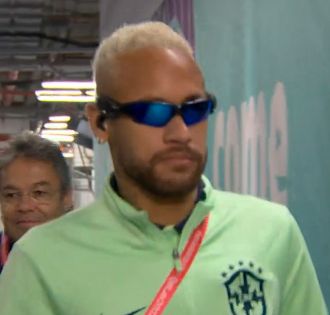 Neymar Jr. chega de óculos escuro para jogo decisivo da Copa do Mundo do Qatar e <i>web</i> reage: <i>Vale minha vida</i>
