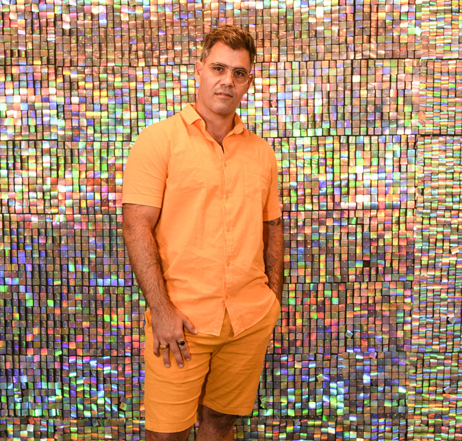 Na UTI com a filha caçula, esposa de Juliano Cazarré mostra videochamada com o ator