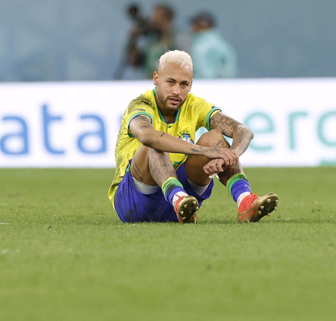 Em solo brasileiro, Neymar desabafa sobre eliminação do Brasil na <i>Copa do Mundo do Qatar: Conviver com essa derrota vai ser muito difícil</i>