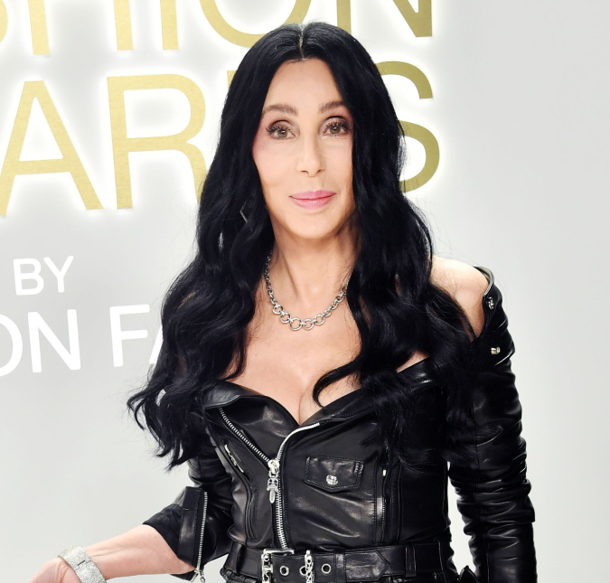Após morte da mãe, Cher faz desabafo nas redes sociais: <i>Não consigo dormir muito bem</i>